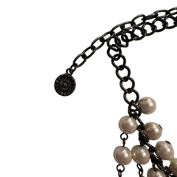 Unique Boutique pearl dangling necklace - Picture 3 of 3